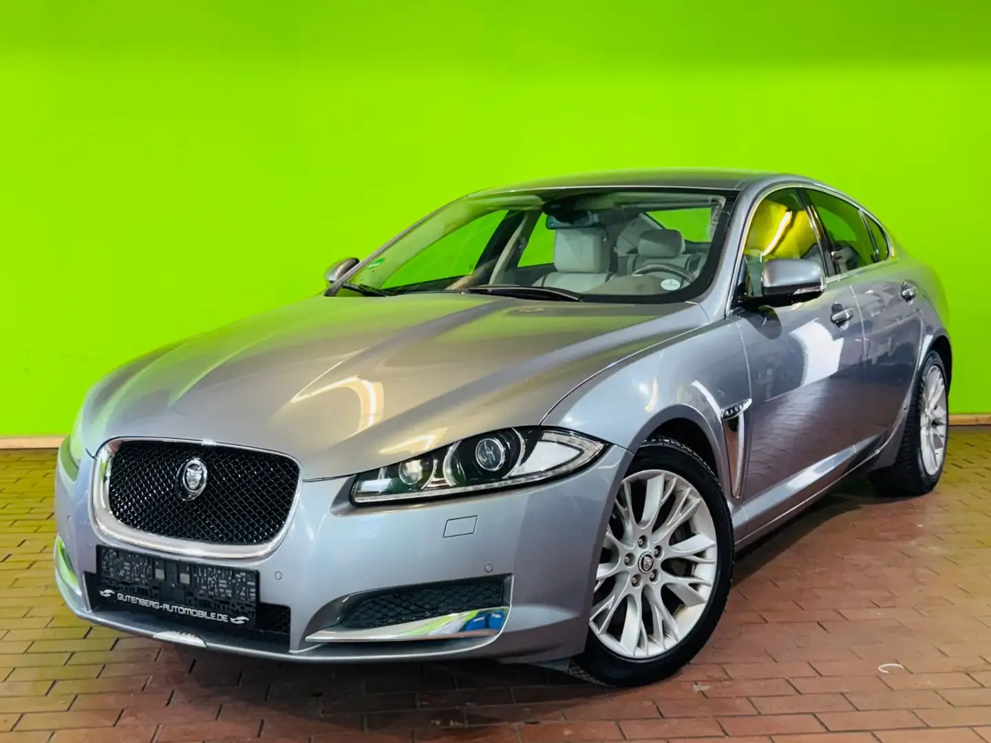 Jaguar XF S Portfolio Bowers Wilkins Leder Kamera Navi - 1