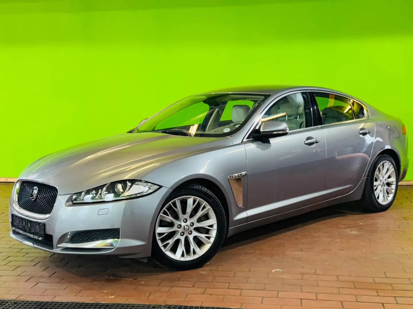 Jaguar XF S Portfolio Bowers Wilkins Leder Kamera Navi - 2