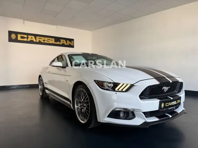 Ford Mustang view 5