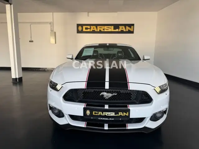 Ford Mustang view 3