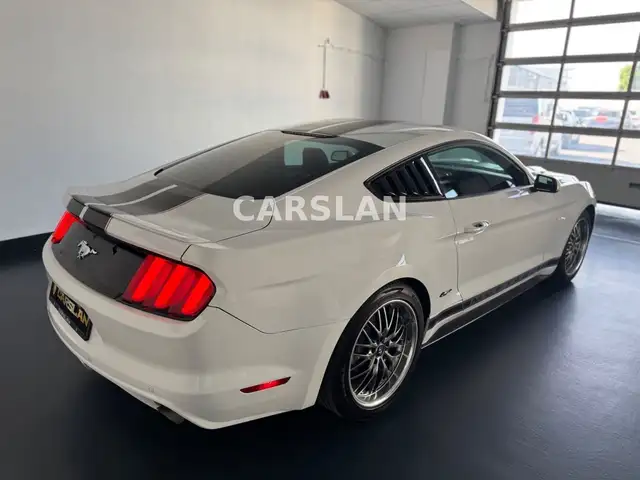 Ford Mustang view 12