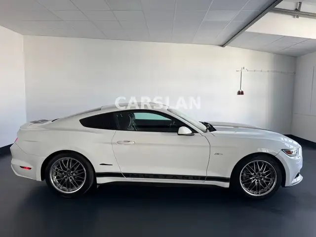 Ford Mustang view 8