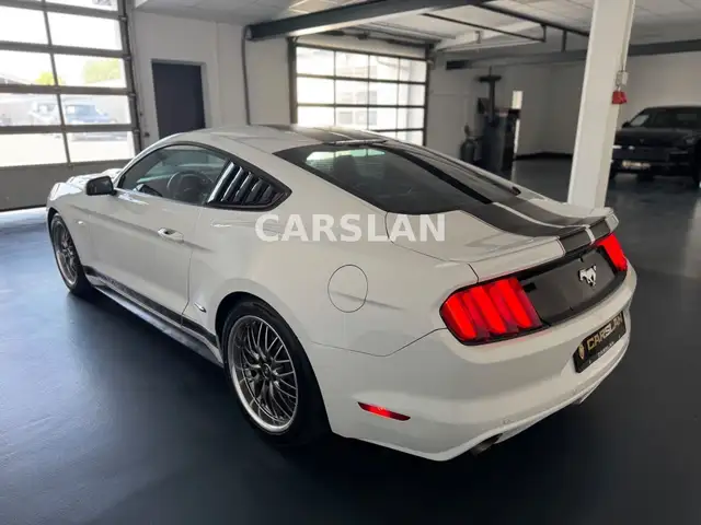 Ford Mustang view 10