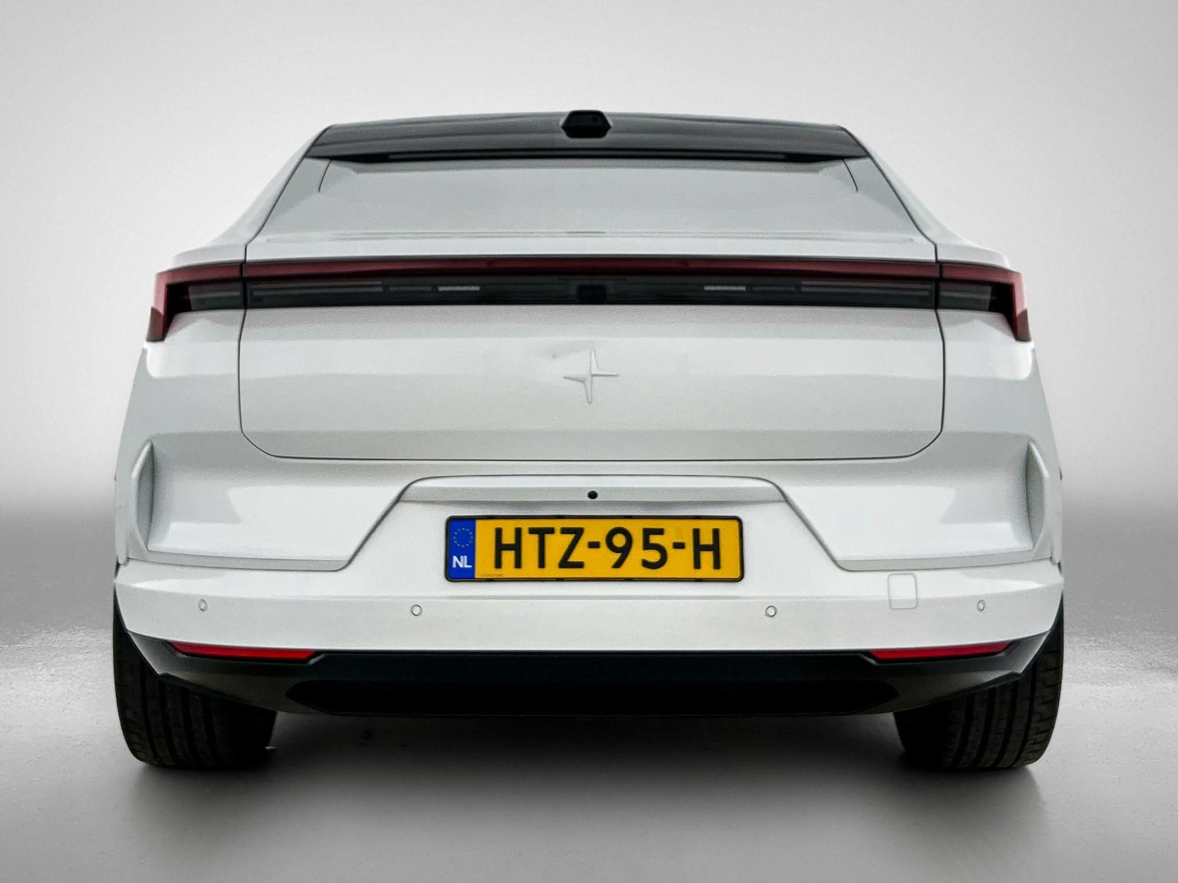 Polestar 4 Long Range Dual Motor 100 kWh Performance | Pilot — photo 3