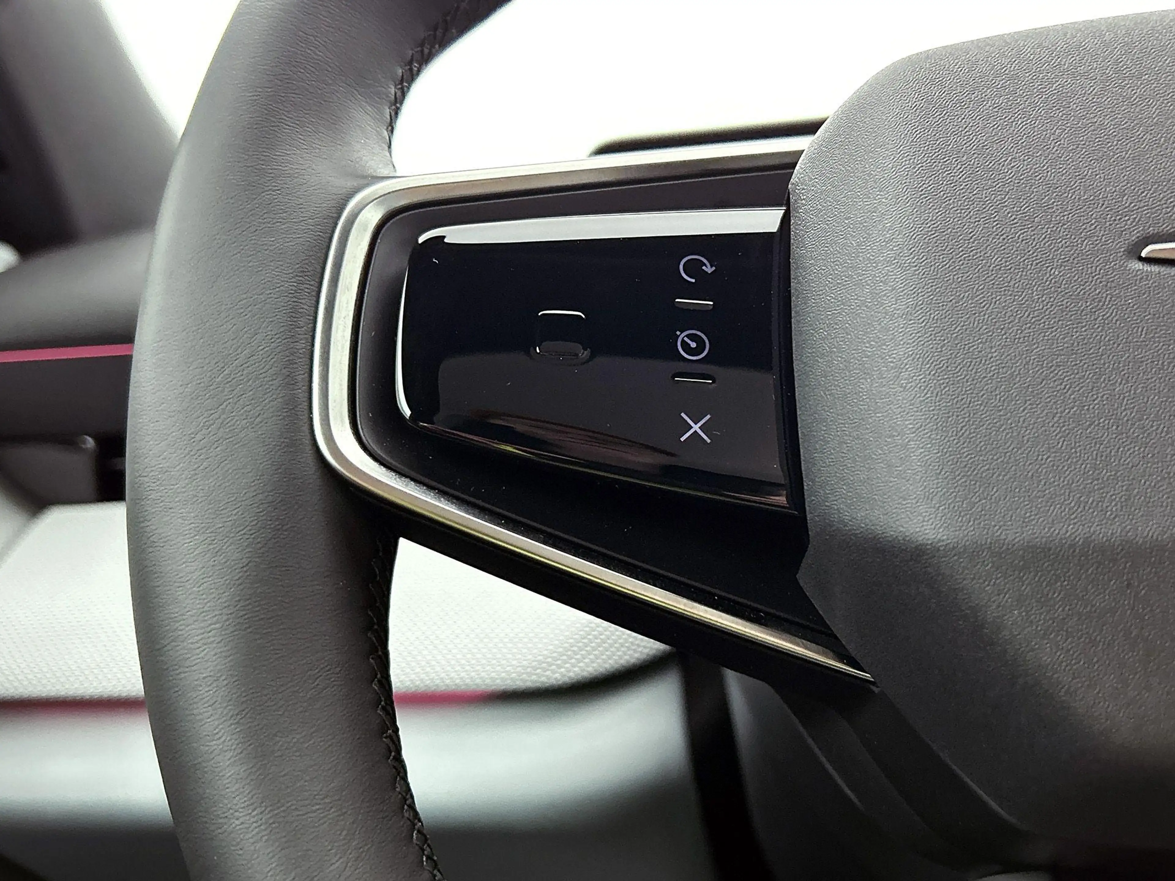 Polestar 4 Long Range Dual Motor 100 kWh Performance | Pilot — photo 6
