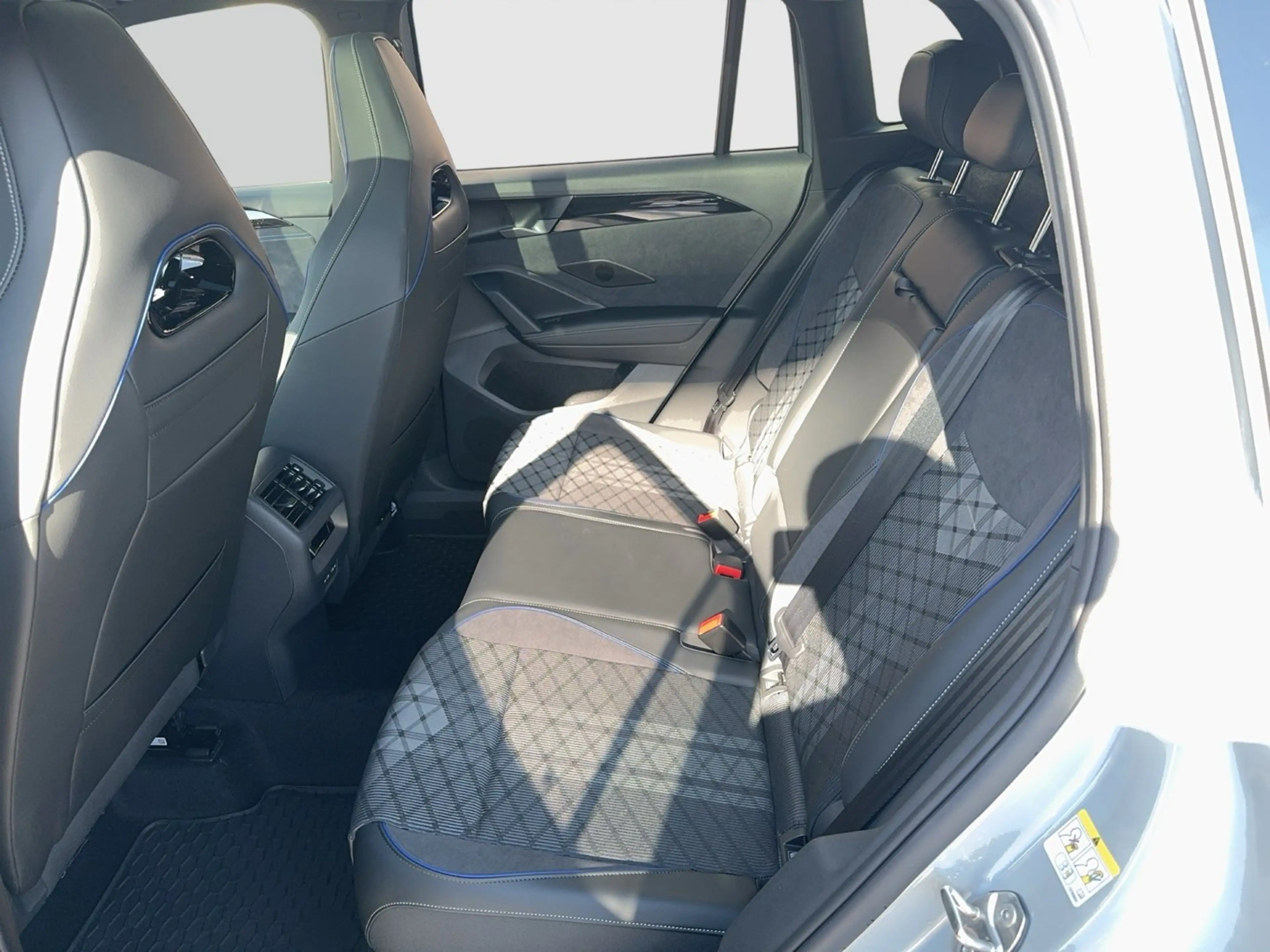 Volkswagen Tiguan Sport TDI 4MOTION DSG — photo 10