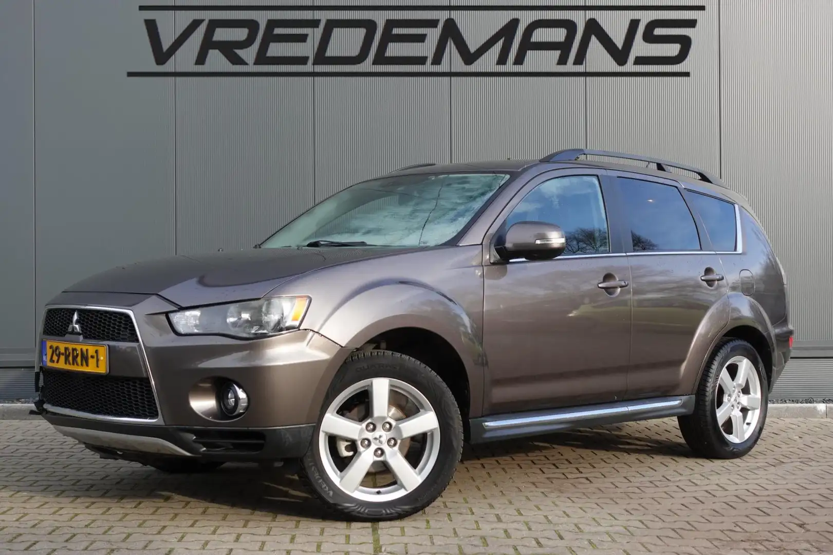 Mitsubishi Outlander 2.0 Intro Edition Brun - 1