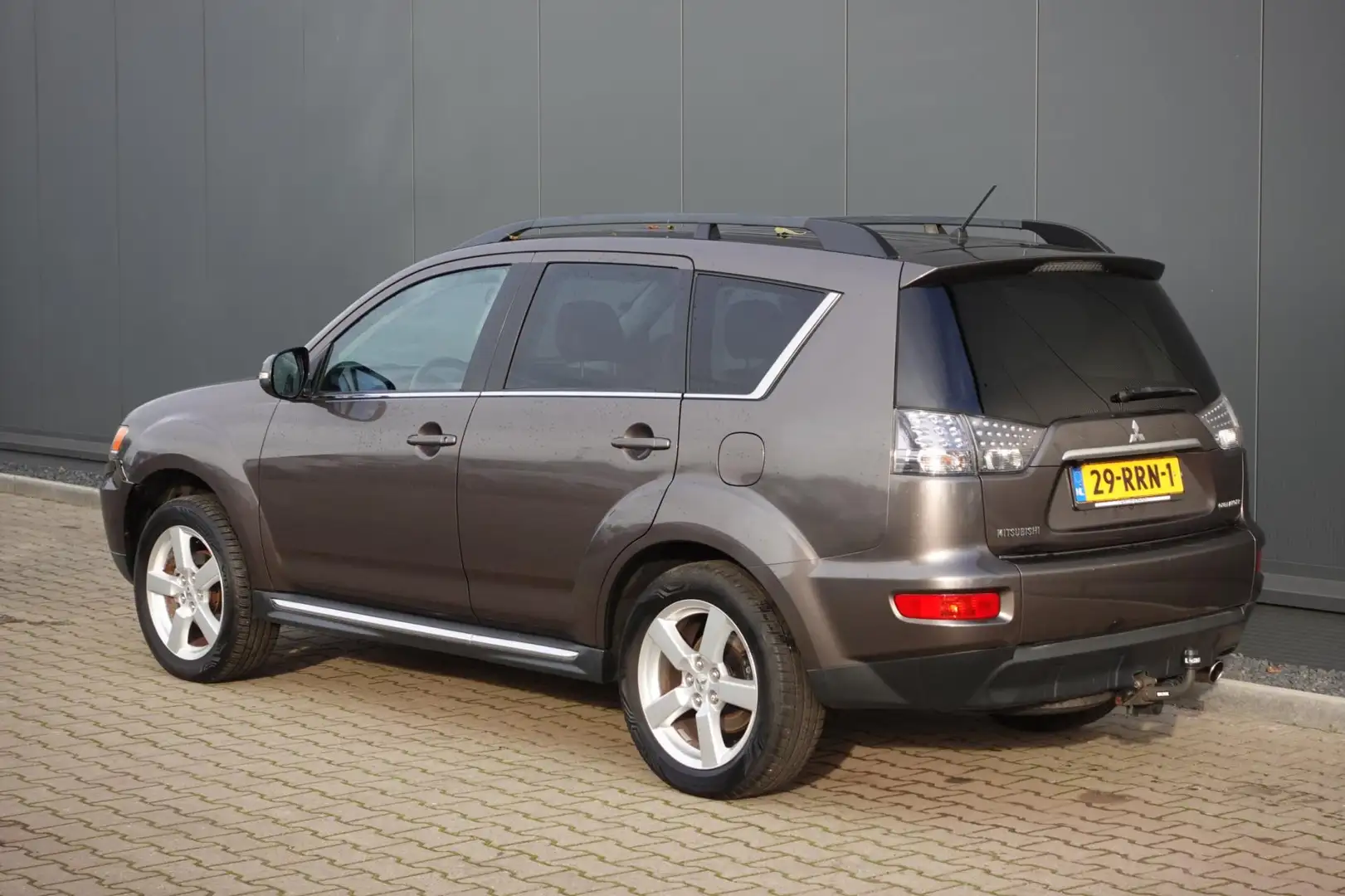 Mitsubishi Outlander 2.0 Intro Edition Brun - 2