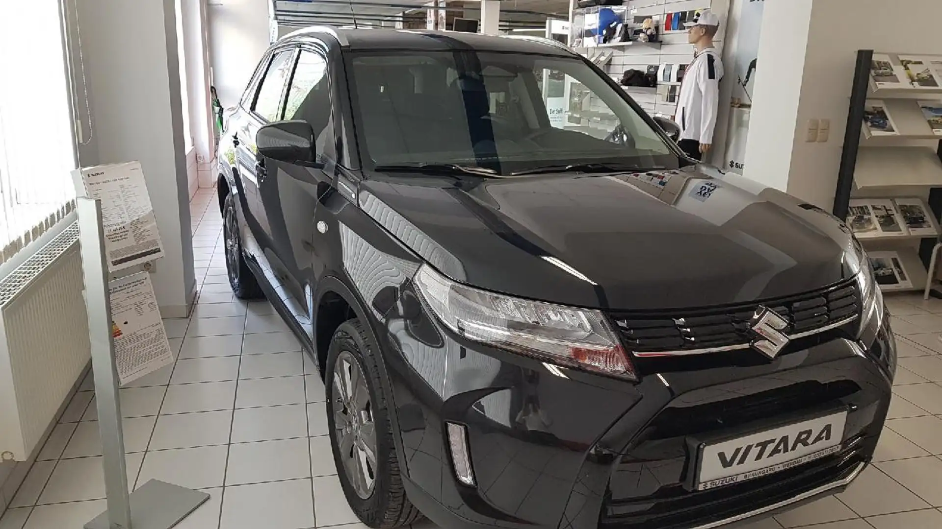 Suzuki Vitara 1.4 Mild-Hybrid Comfort 4x4 Noir - 2
