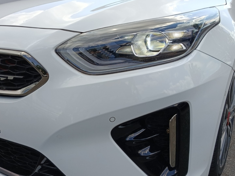 Kia ProCeed / pro_cee'd GT 1.6 T-GDi *PANORAMA*LED*LEDER*CARPLAY*CAM* — photo 5