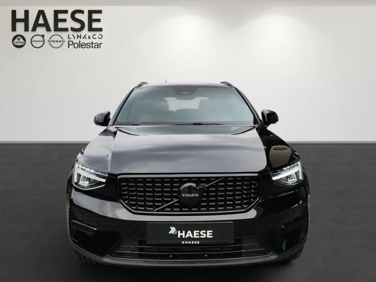 Volvo XC40 Plus Black Edition 2WD B3 EU6e Digitales Cockpit M Schwarz - 2