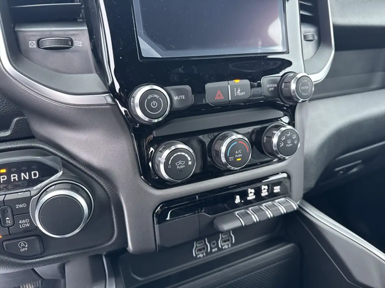 RAM 1500 снимка RAM 1500