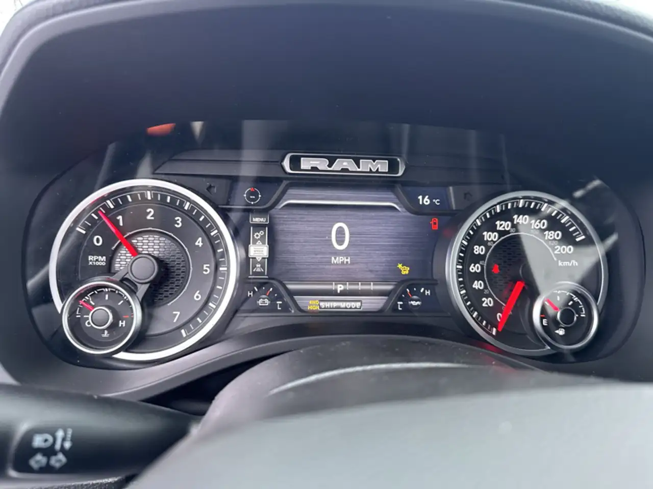 RAM 1500 снимка RAM 1500