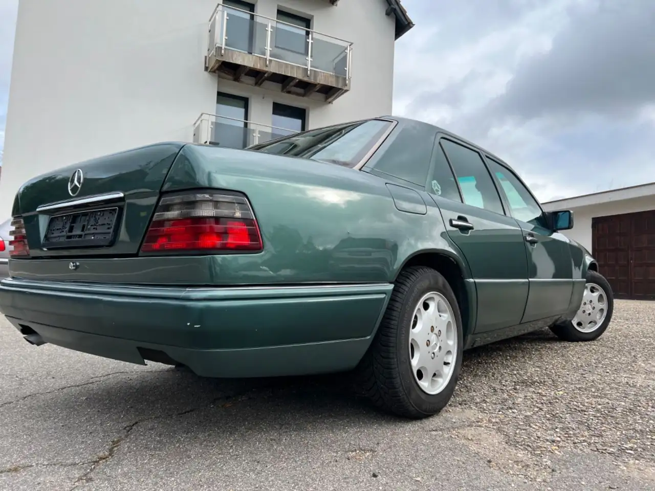 Mercedes-Benz E 300 D TURBODIESEL KLIMA + AUTOMATIK 147 PS, foto 3