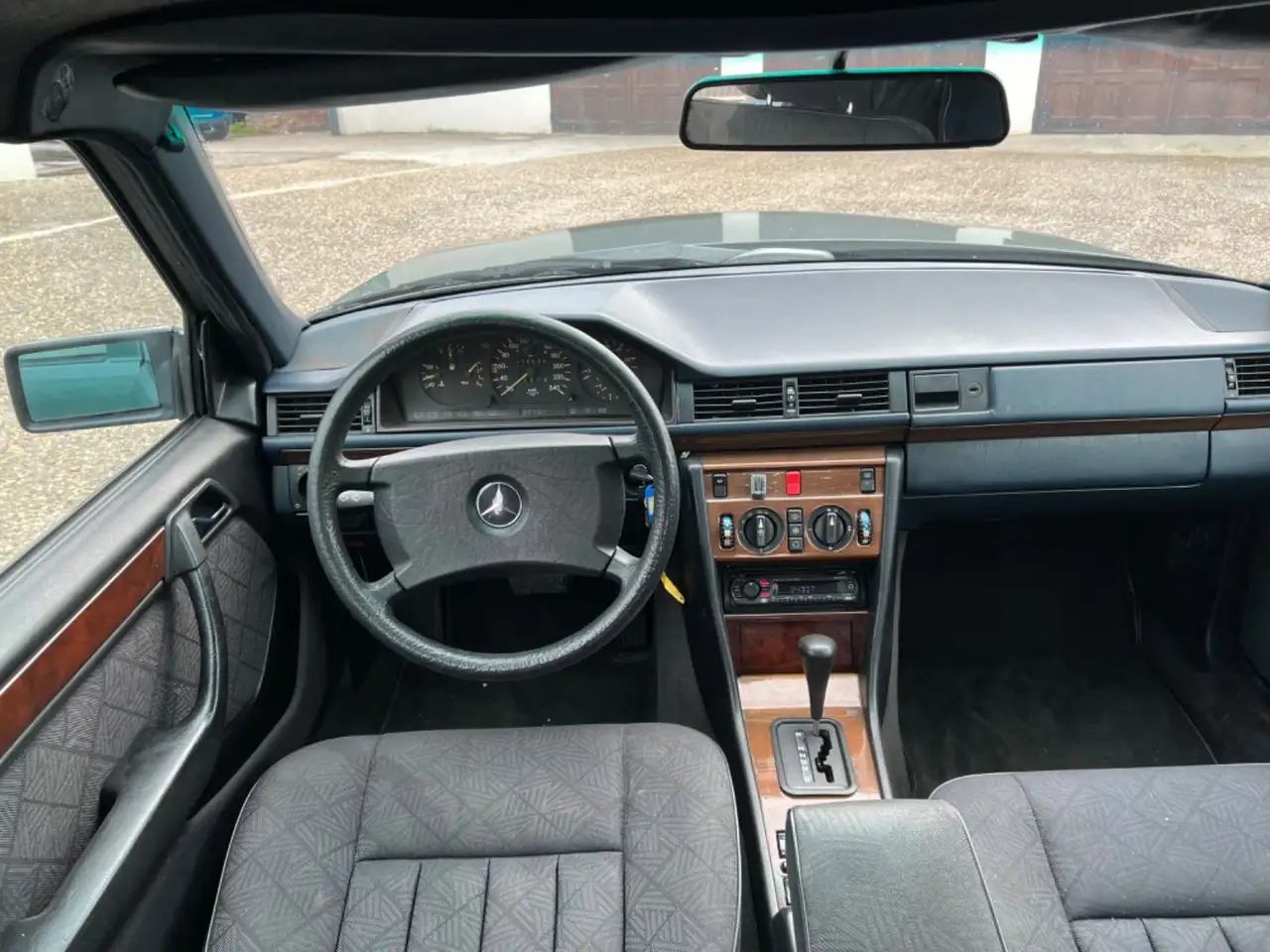 Mercedes-Benz E 300 D TURBODIESEL KLIMA + AUTOMATIK 147 PS, foto 7