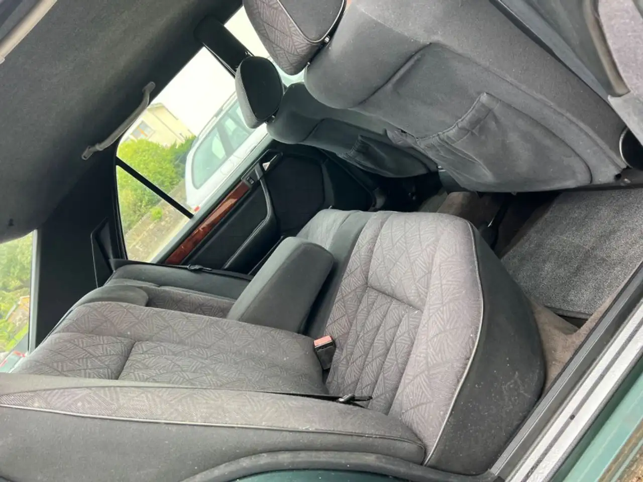 Mercedes-Benz E 300 D TURBODIESEL KLIMA + AUTOMATIK 147 PS, foto 12