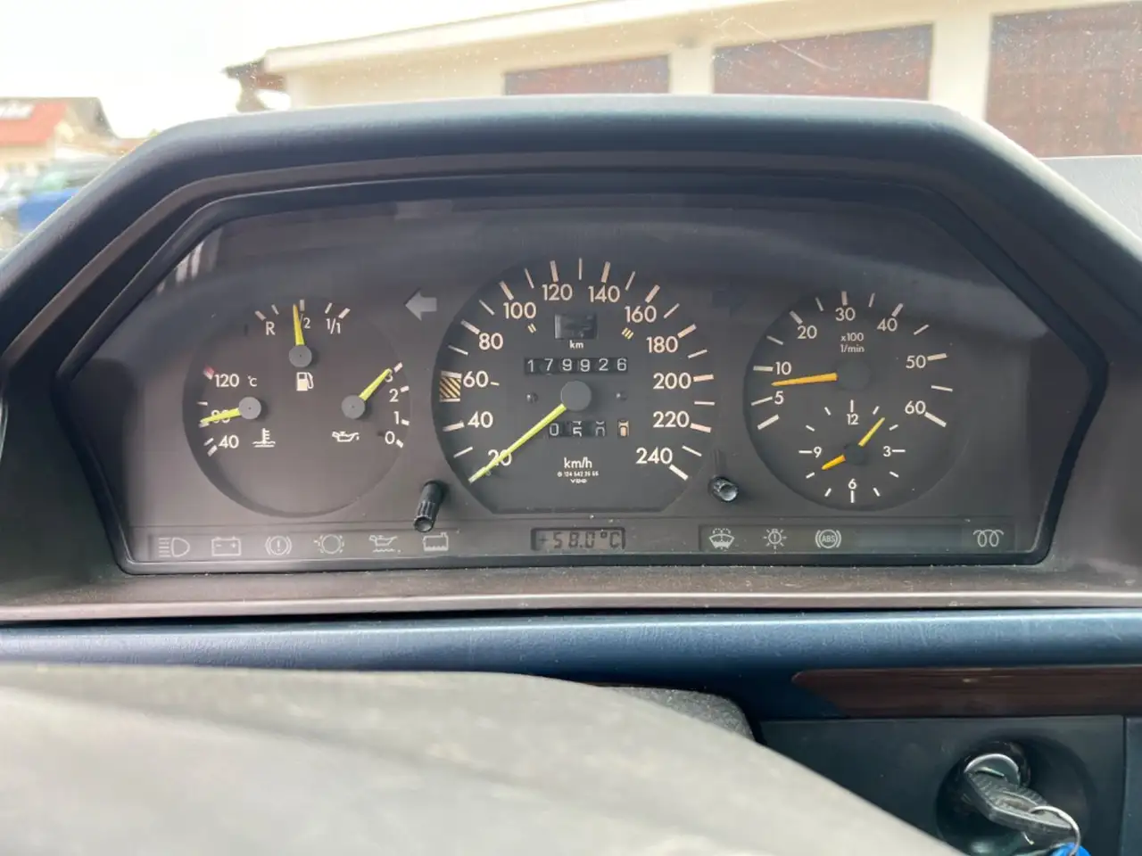 Mercedes-Benz E 300 D TURBODIESEL KLIMA + AUTOMATIK 147 PS, foto 9