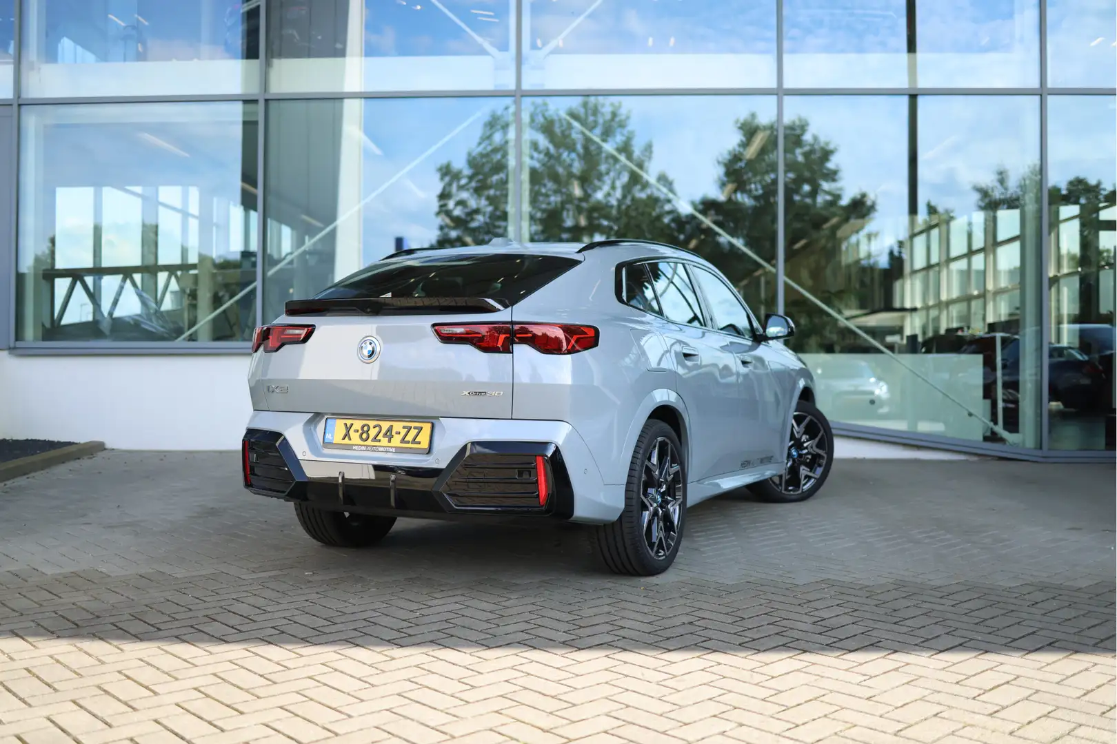 BMW iX2 xDrive30 65kWh | M-Sportpakket | Adaptief M-onders Gri - 2