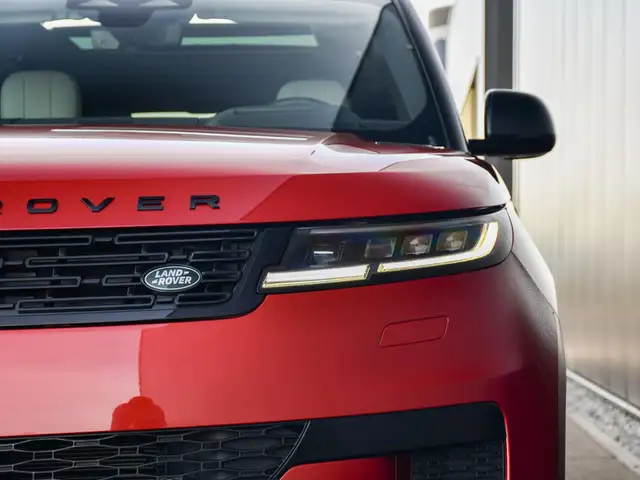 Land Rover Range Rover Sport view 13