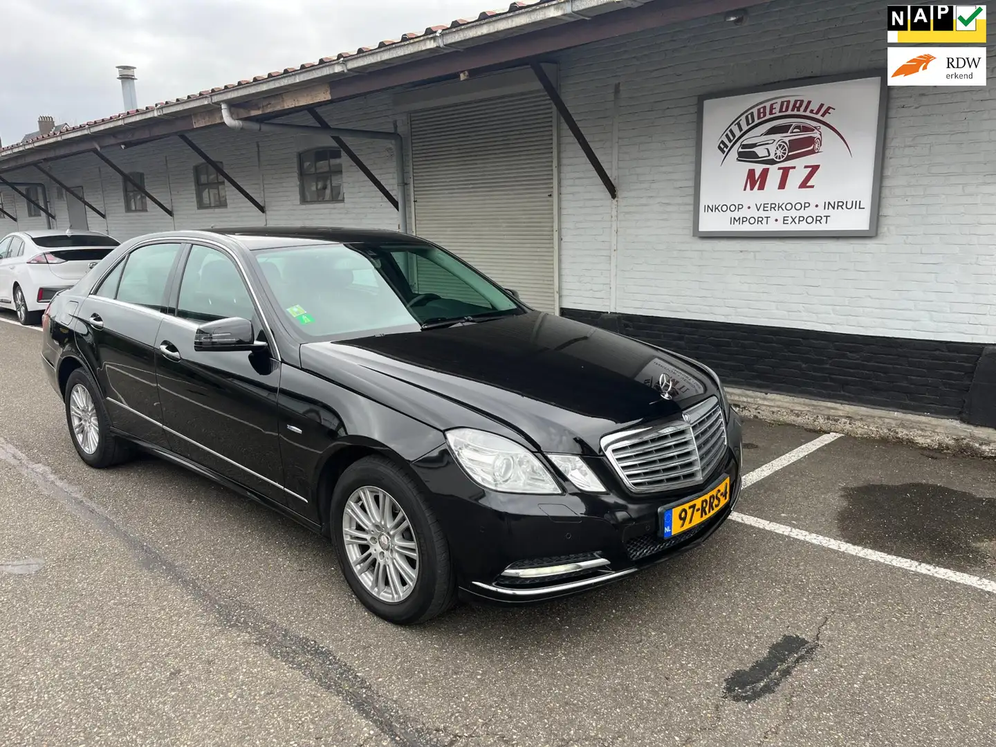 Mercedes-Benz E 200 CDI Business Class Elegance NAP Service berichten Zwart - 1