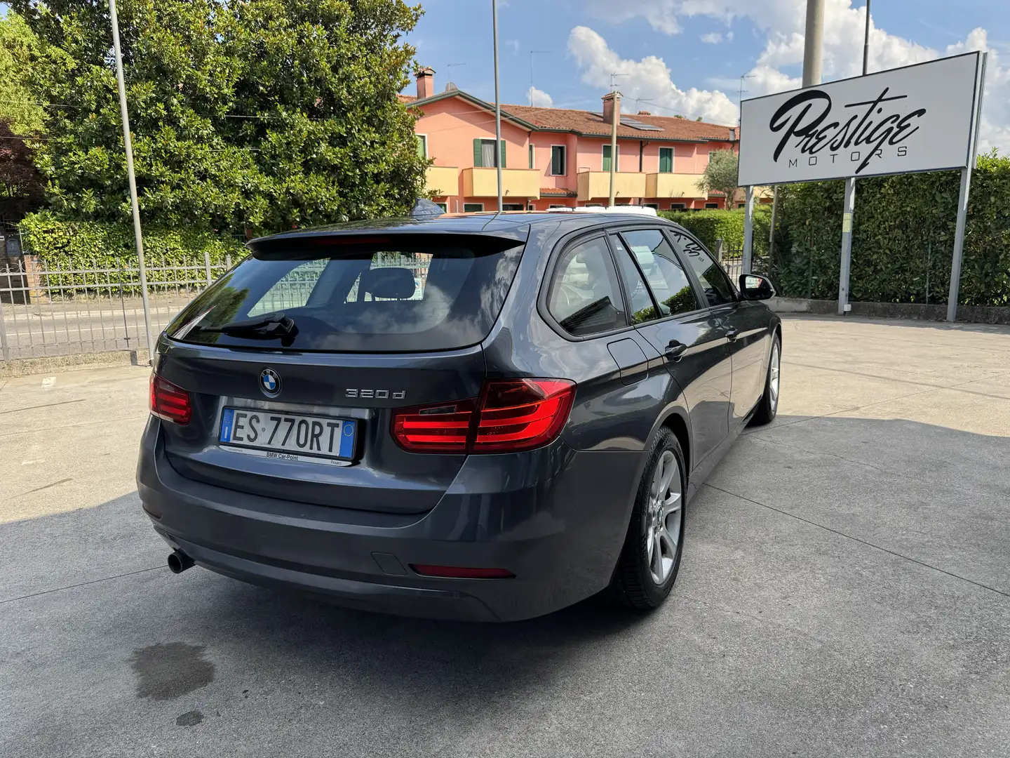 BMW 320 320d Touring Business auto Grigio - 2