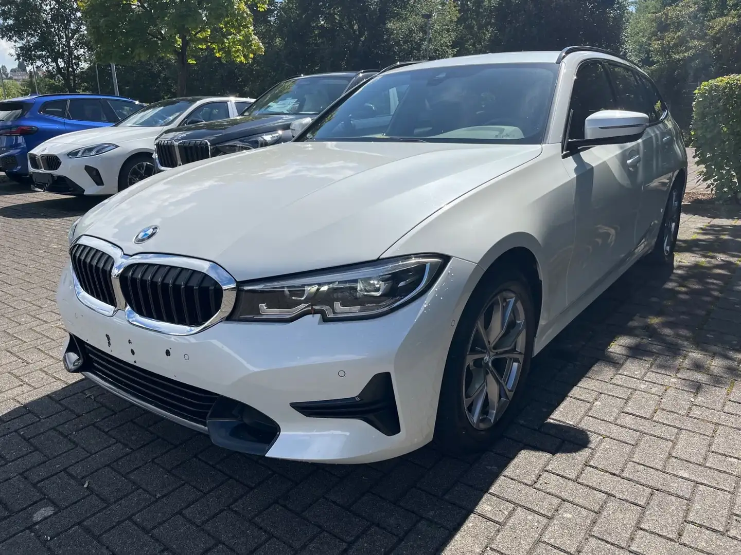 BMW 320 I Touring Sport Line |1Hd|R-Cam|DAB|SPUR Weiß - 1