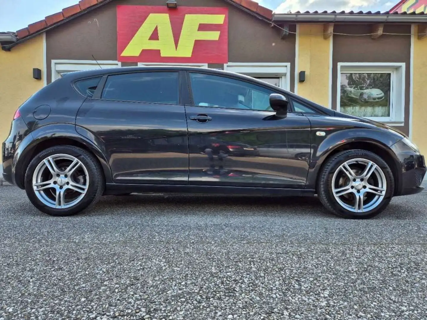 SEAT Leon Reference Ecomotive Schwarz - 2