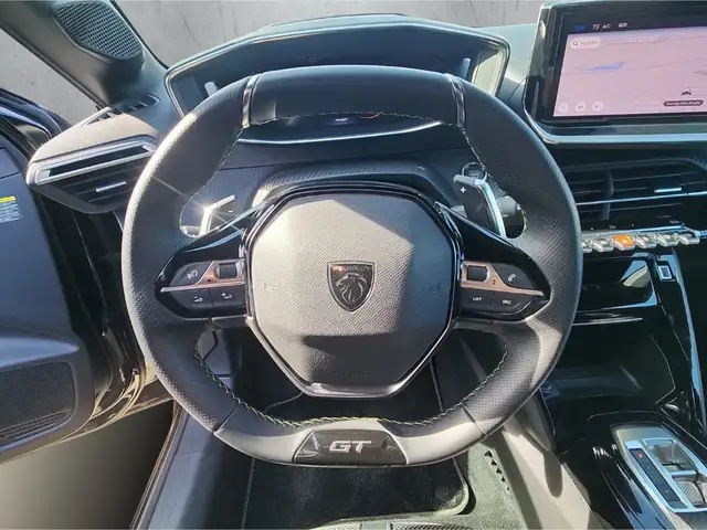 Peugeot 208 view 10
