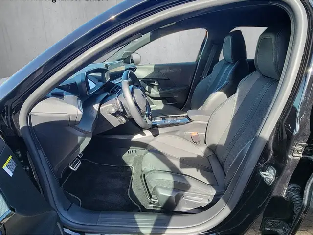 Peugeot 208 view 9