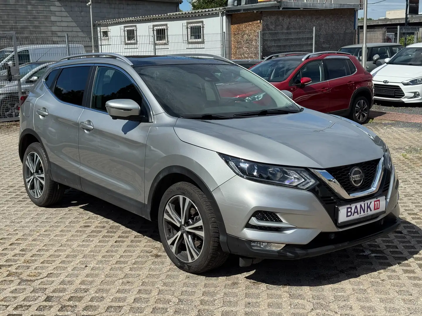 Nissan Qashqai Nissan Qashqai*1.HAND*EURO 6d*AUTOMATIK*NAVI* Grau - 1