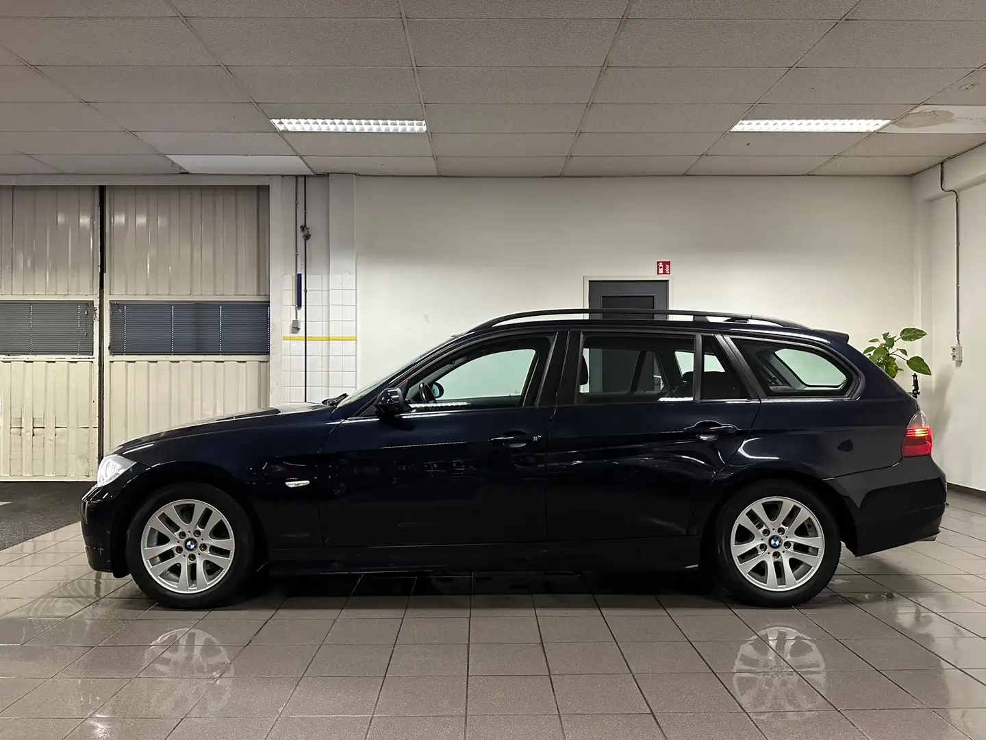 BMW 318 3-serie Touring 318i Executive * Automaat / Xenon Blauw - 2