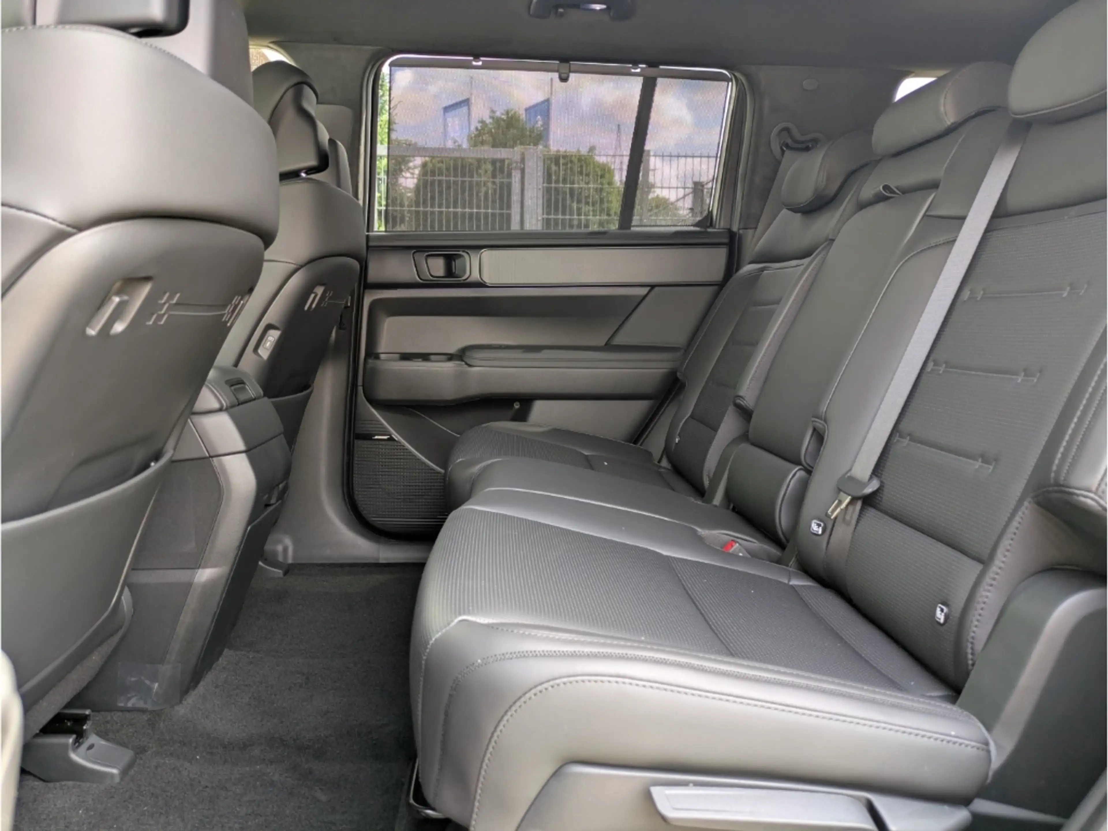 Hyundai SANTA FE HEV (MY26) BLACKLINE 1.6 T-GDI 6-AT Glas-Schiebeda — photo 6