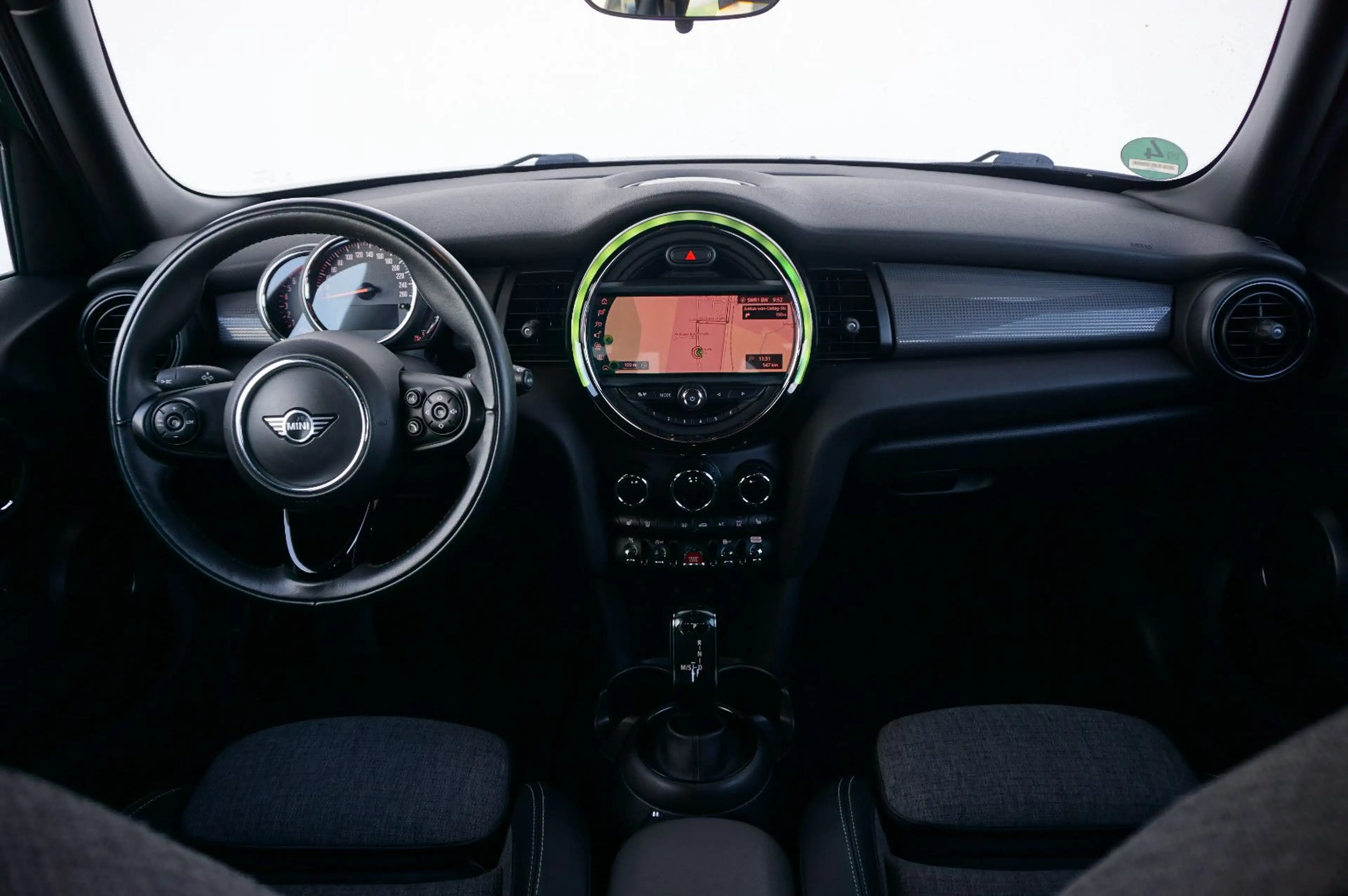 MINI Cooper 5-türig Autom Navi LED ParkAssistent — photo 10
