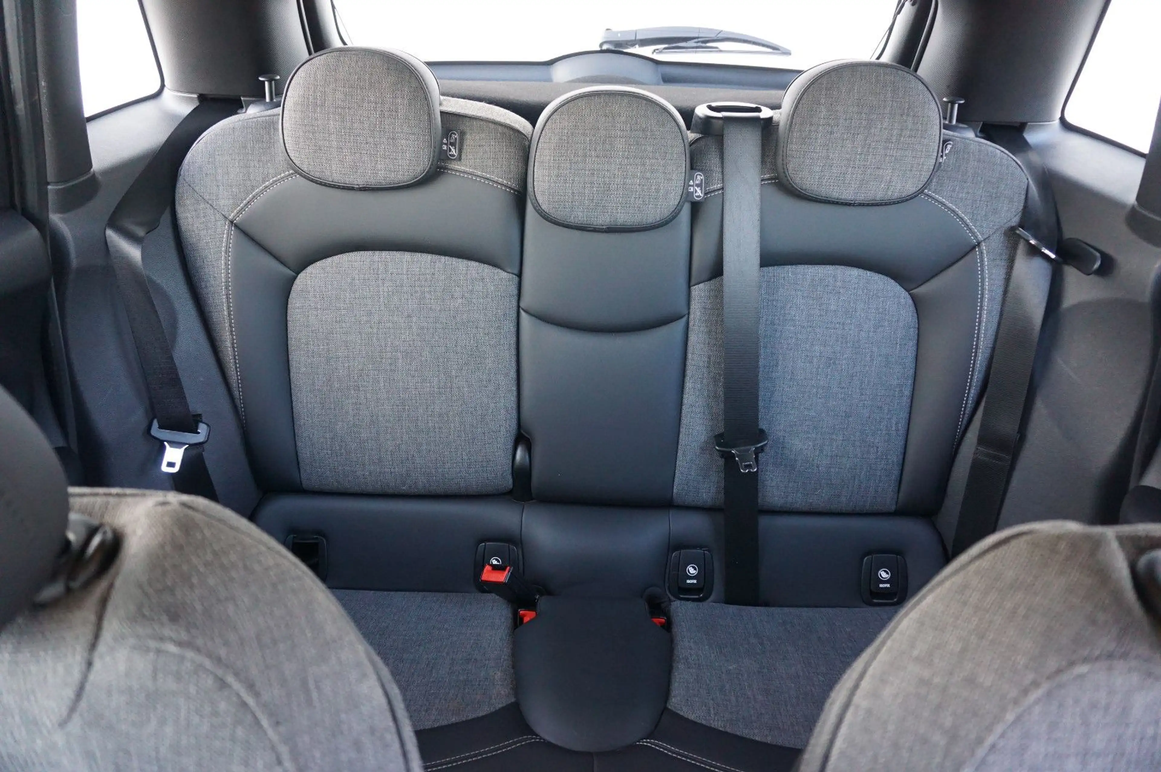 MINI Cooper 5-türig Autom Navi LED ParkAssistent — photo 15
