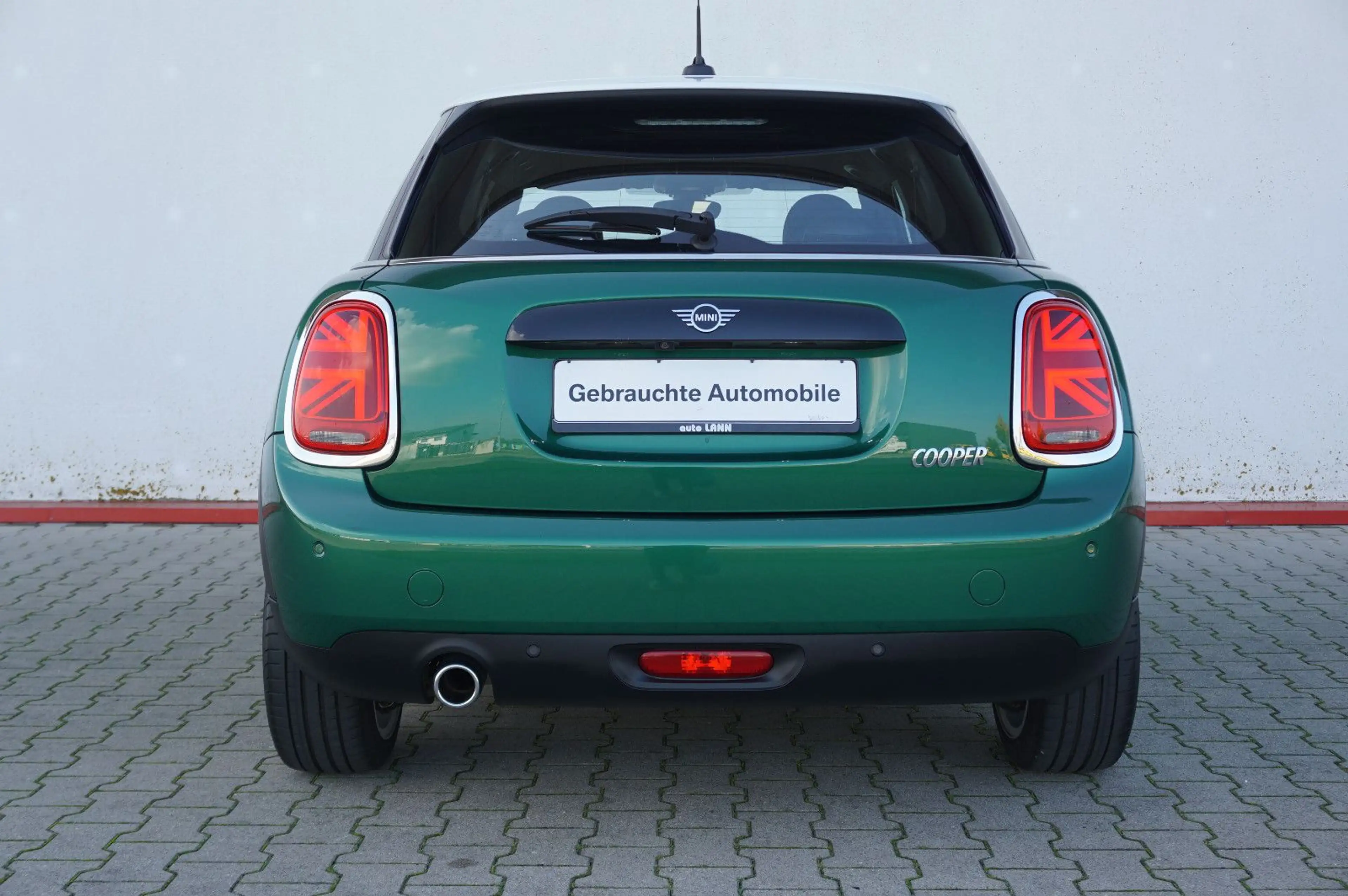 MINI Cooper 5-türig Autom Navi LED ParkAssistent — photo 6