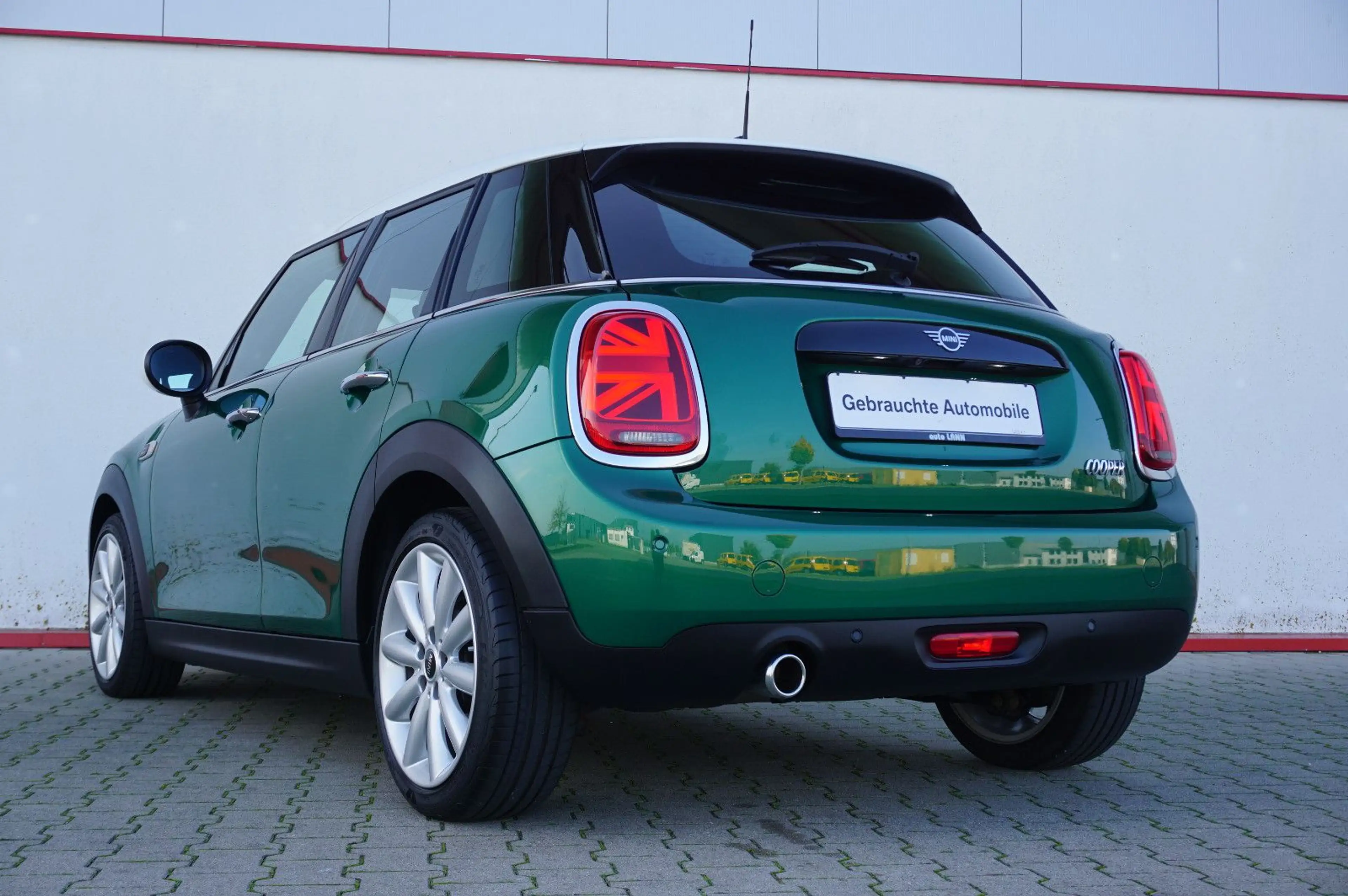 MINI Cooper 5-türig Autom Navi LED ParkAssistent — photo 7