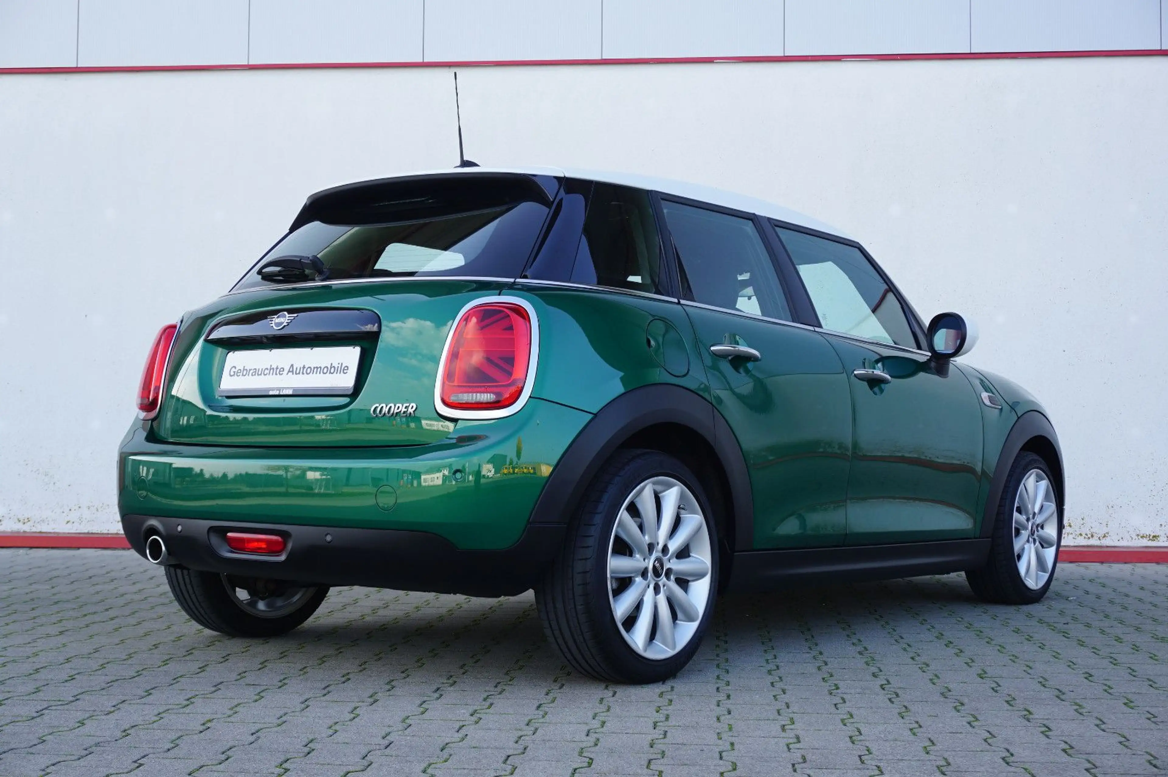 MINI Cooper 5-türig Autom Navi LED ParkAssistent — photo 5