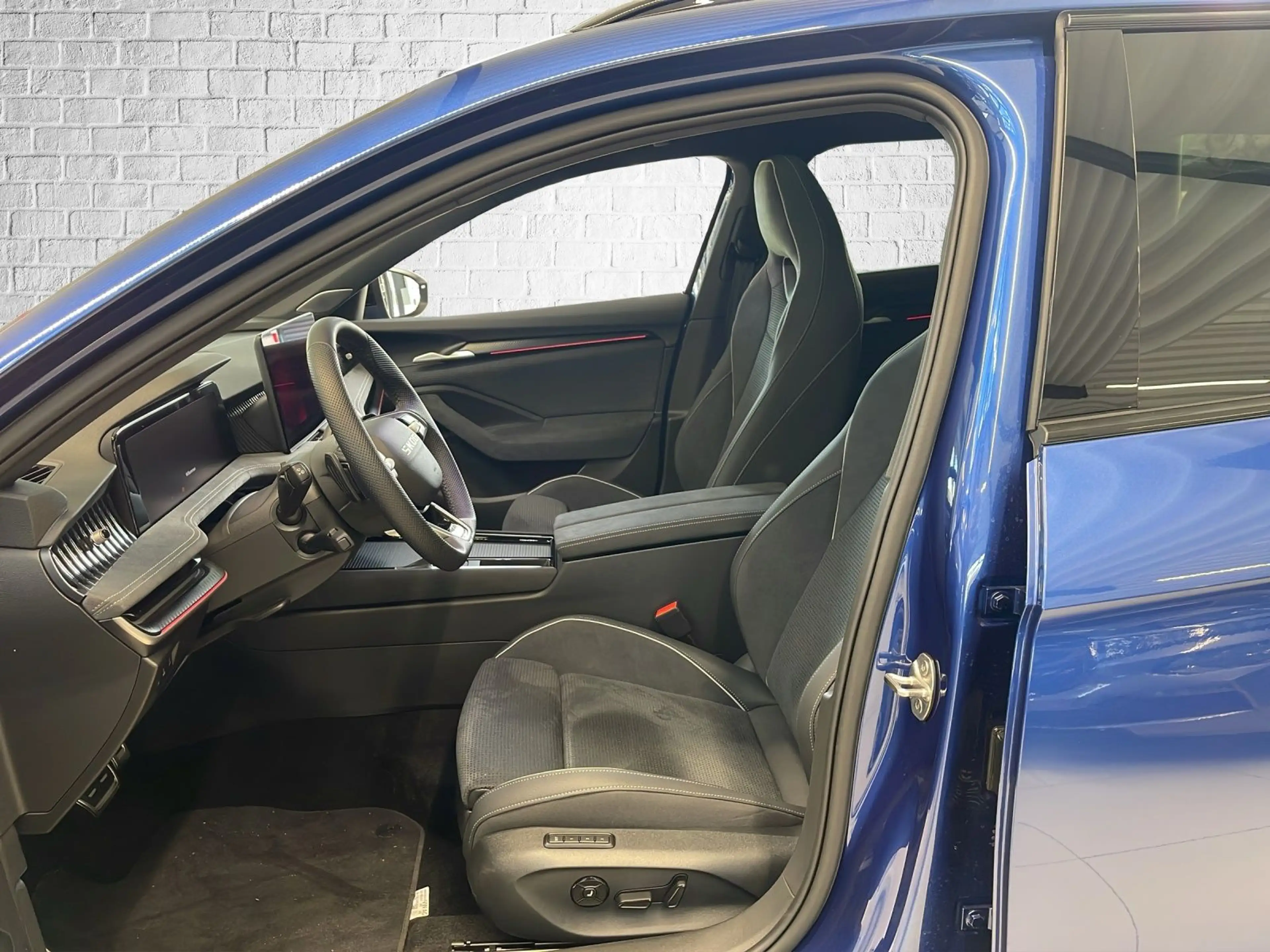Skoda Superb Combi 2,0 TSI DSG 4x4  Sportline — photo 8