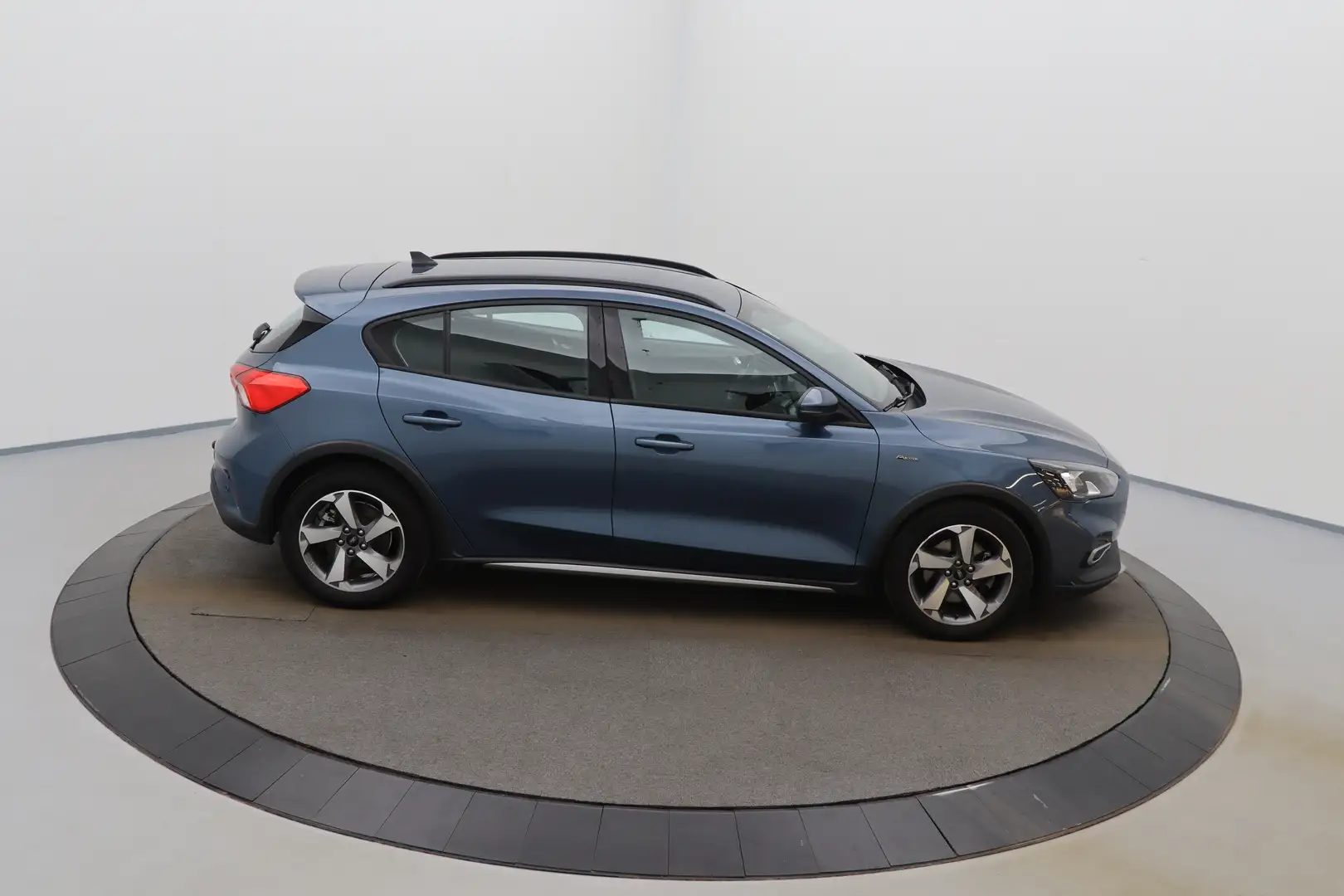 Ford Focus 2.0 EcoBlue Geartr. Active Business Tech. LED GPS Blauw - 2