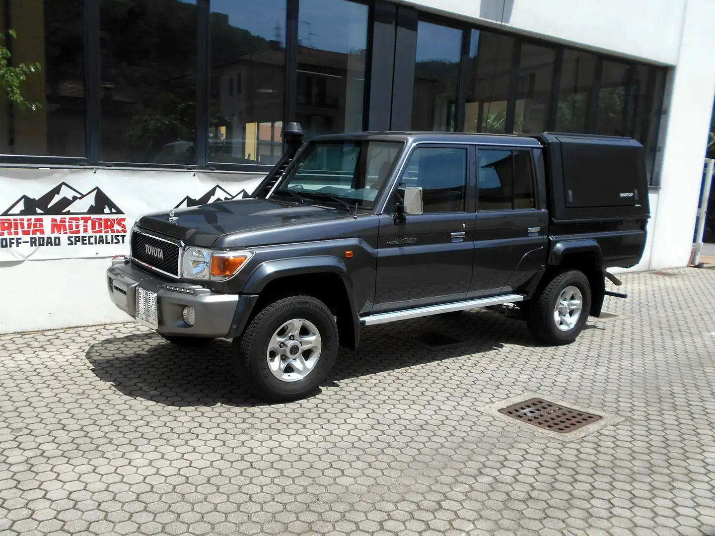 Toyota Land Cruiser GRJ 79 4.0 V6 DOPPIA CABINA Gris - 1