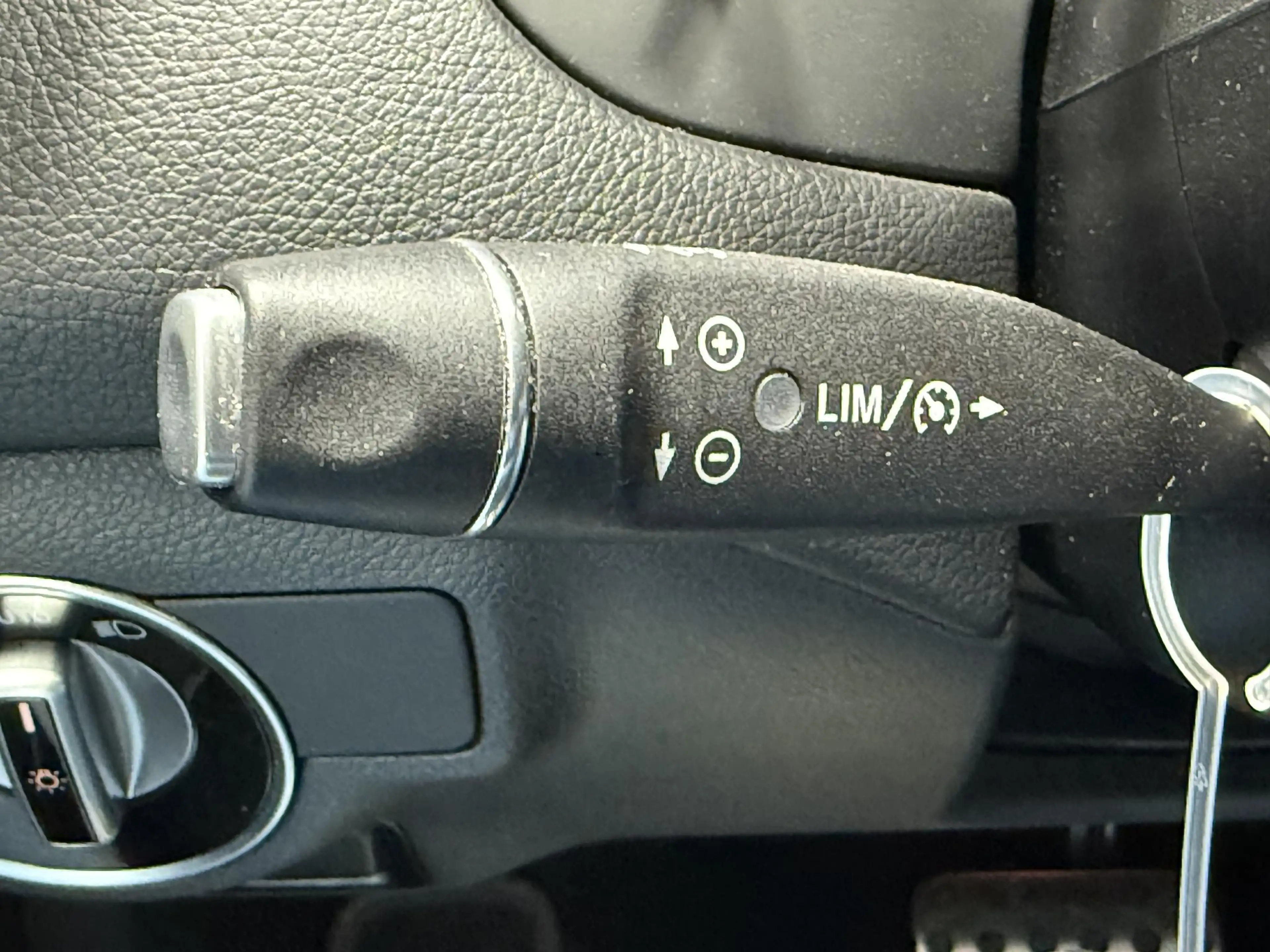 Mercedes-Benz GLA 180 Business Solution AMG Limited Panoramadak! — photo 27