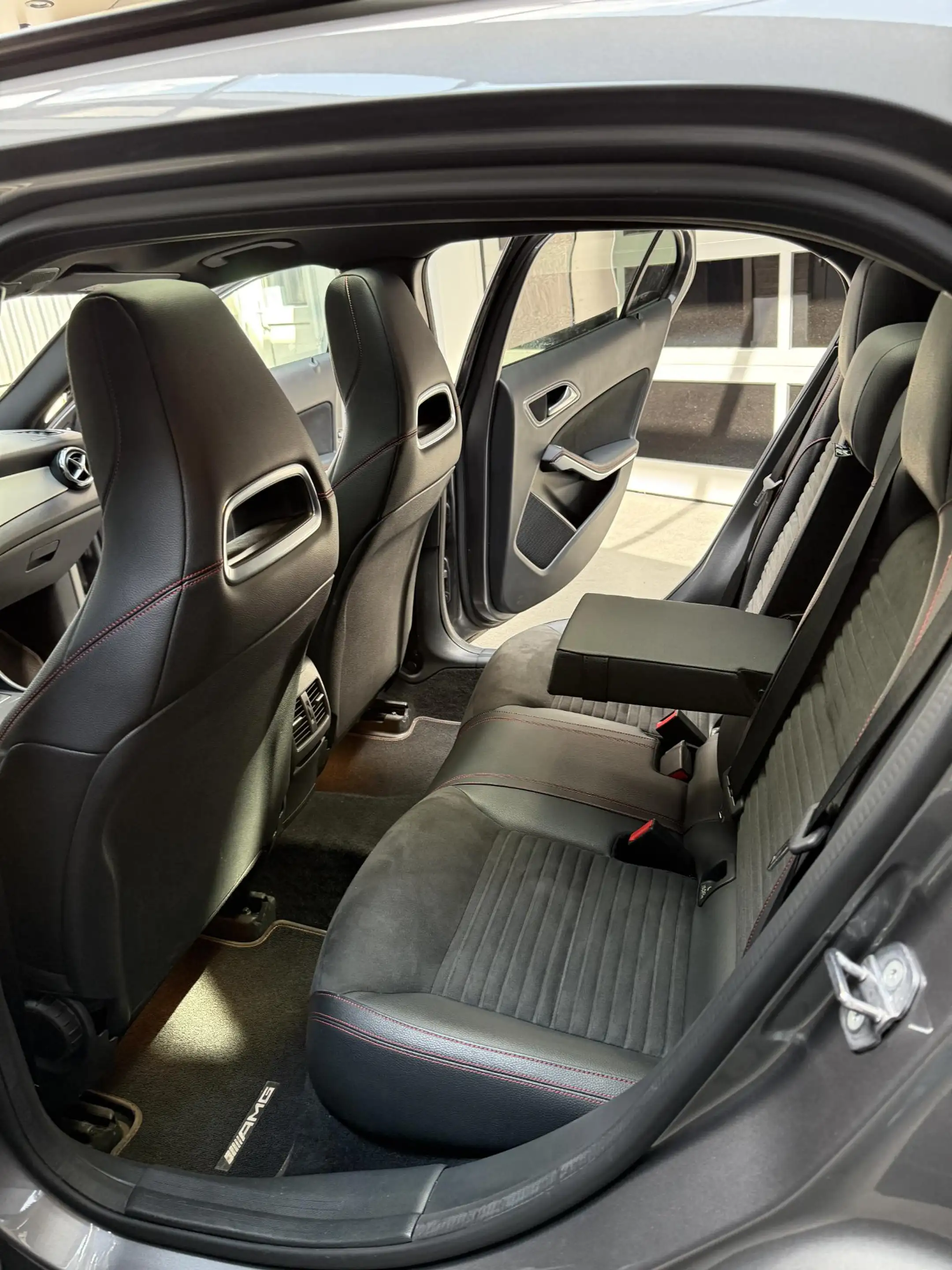 Mercedes-Benz GLA 180 Business Solution AMG Limited Panoramadak! — photo 9