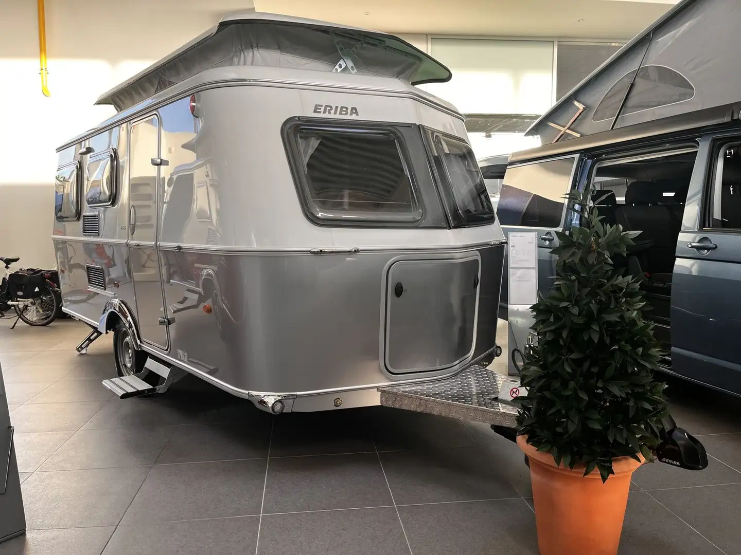 Hymer/Eriba Eriba Touring 530 * Sitzgruppe im Heck * Weiß - 1