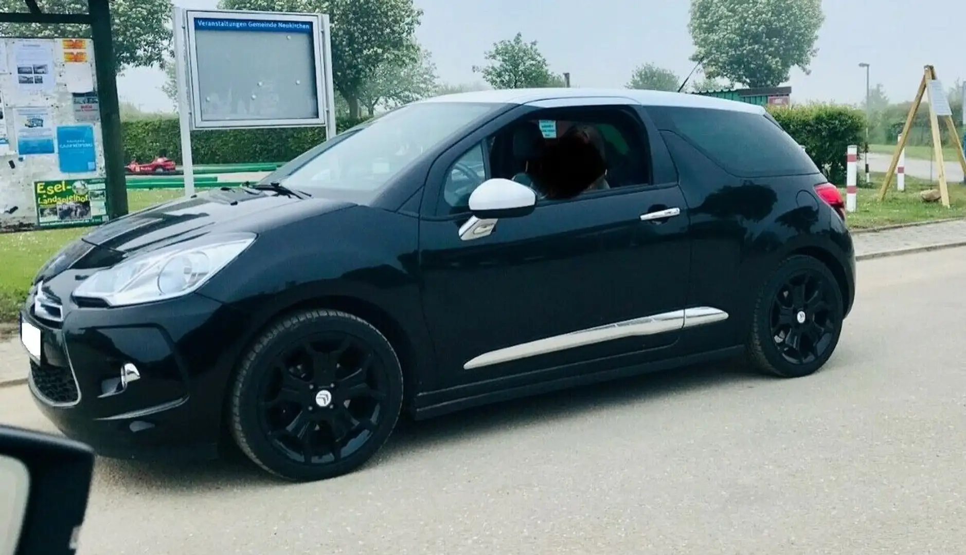 Citroen DS3 DS3 VTi 120 SoChic Schwarz - 1