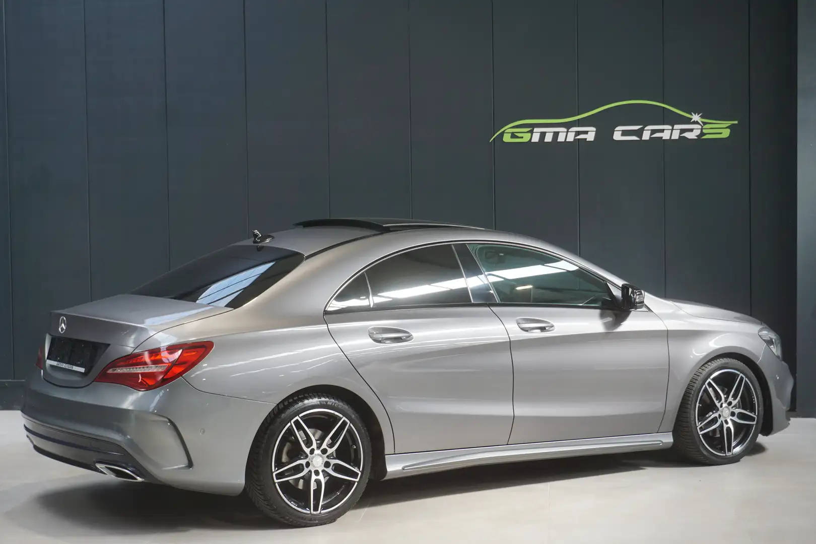 Mercedes-Benz CLA 180 AMG Line Benzine-Airco-Pano-Navi-H.Leder-Garantie Grijs - 2