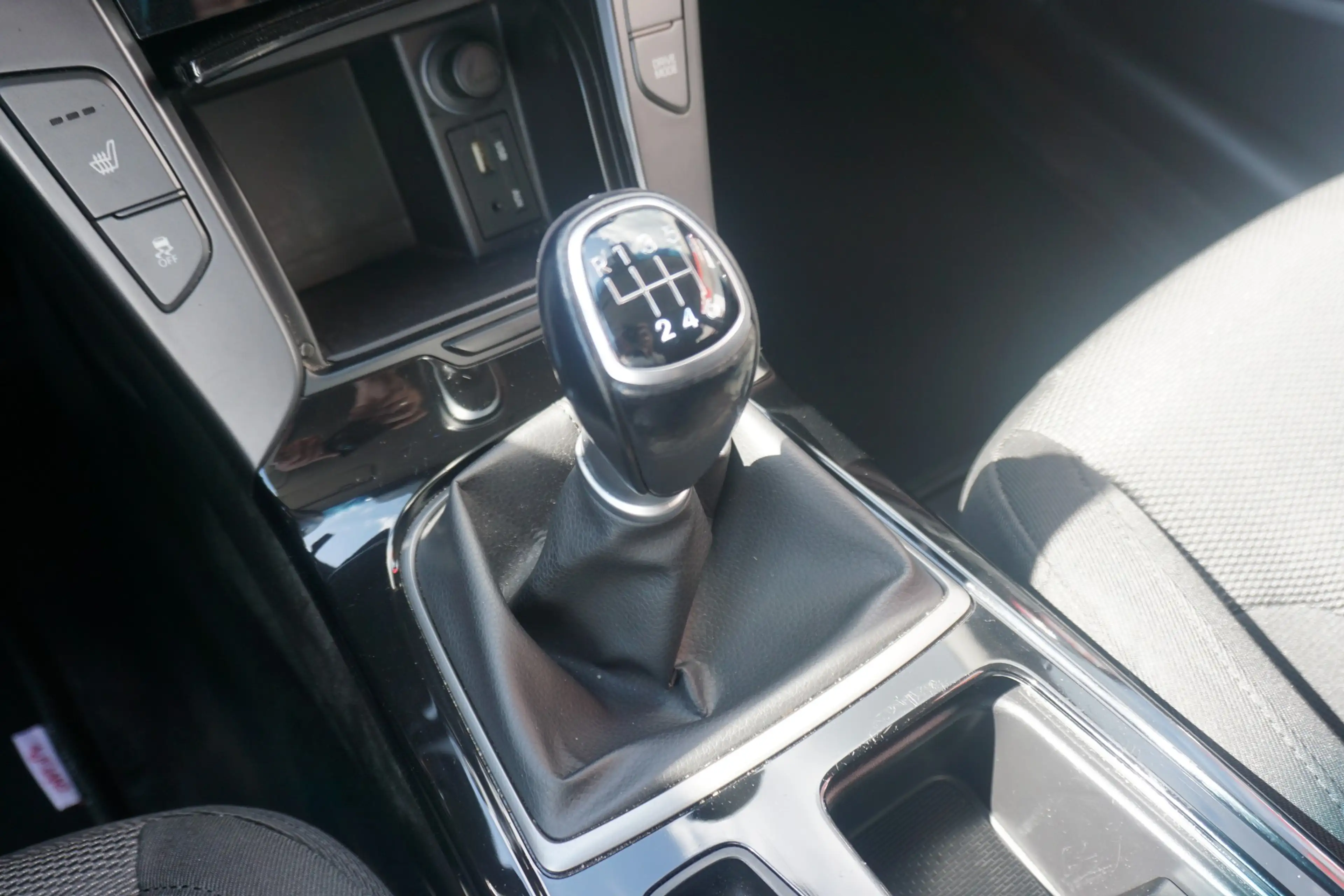 Hyundai i40 Kombi 1.6 GDI Space Blue Navi Kamera — photo 18