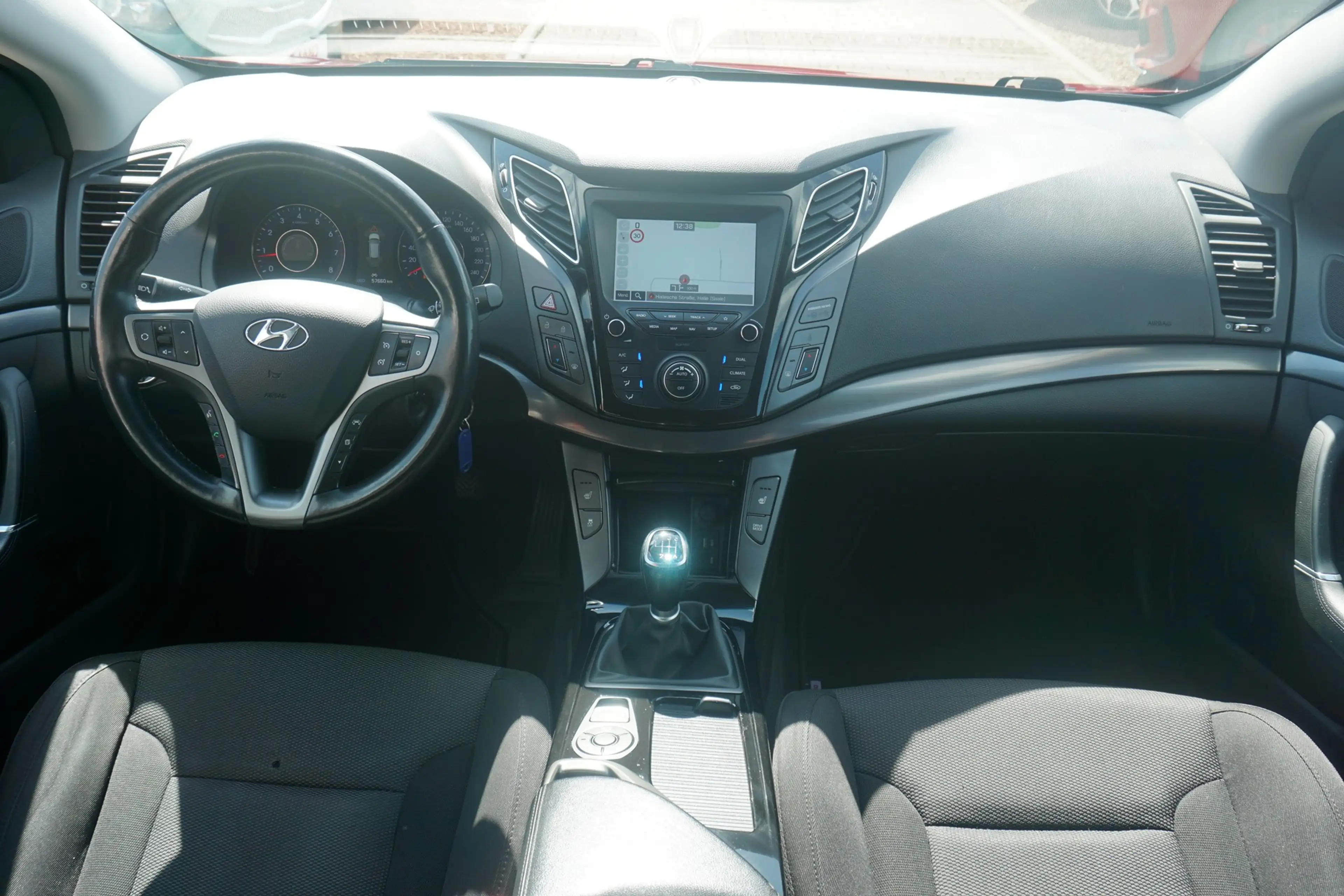 Hyundai i40 Kombi 1.6 GDI Space Blue Navi Kamera — photo 8