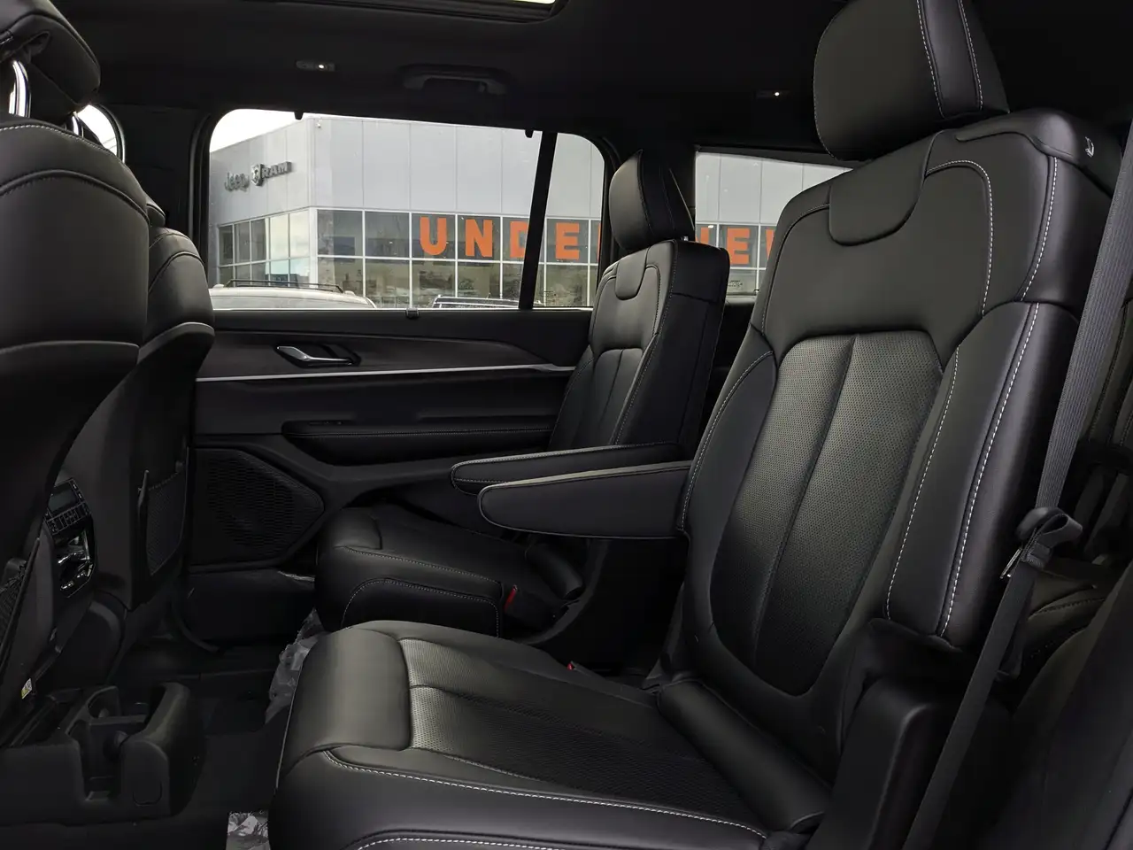 Jeep Grand Cherokee снимка Jeep Grand Cherokee