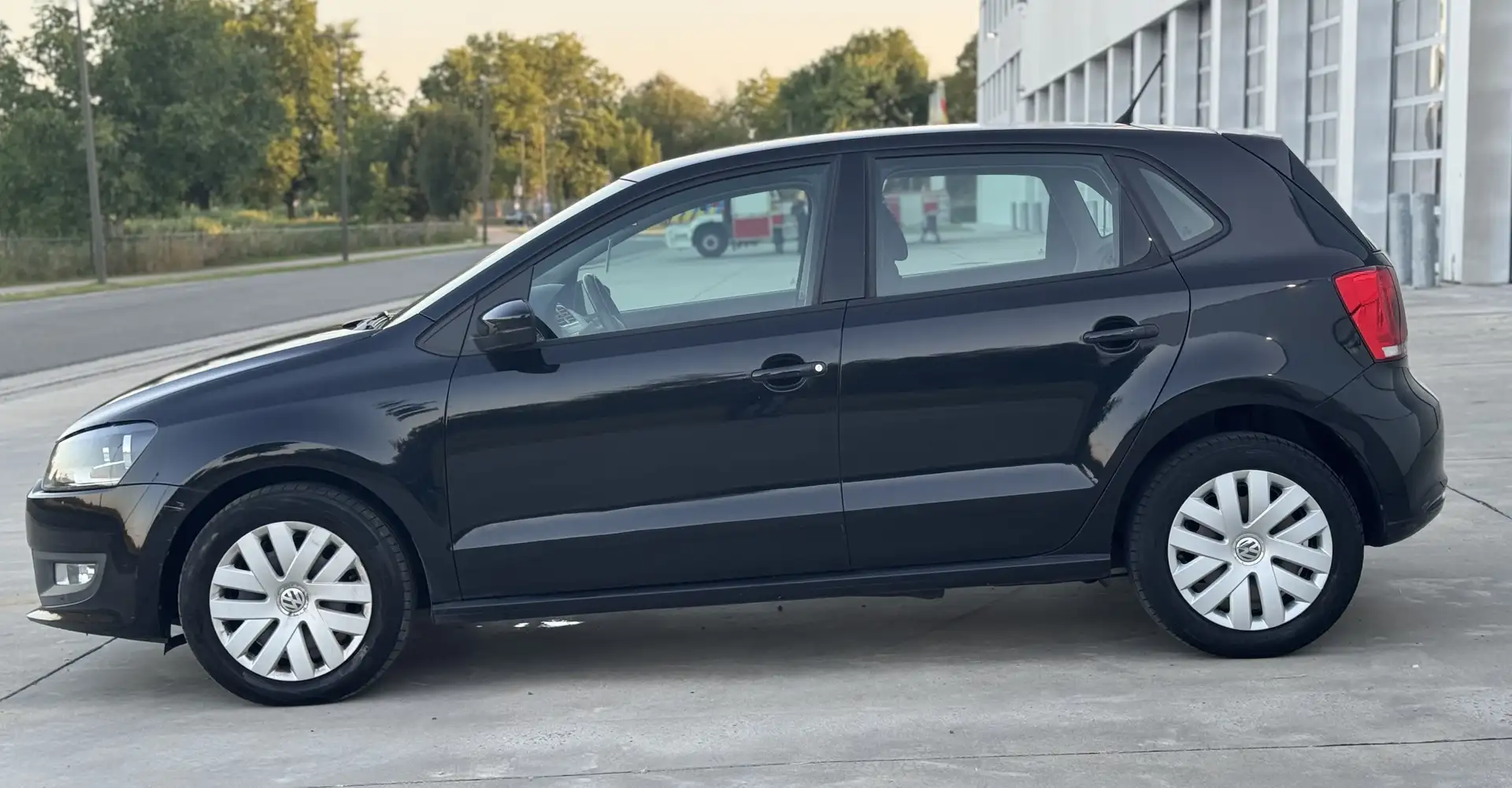 Volkswagen Polo 1.2 Benzine • Carplay • Gekeurd • Garantie! - 2