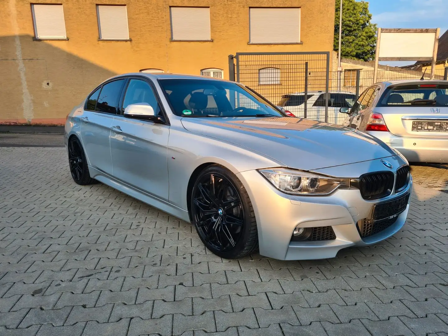 BMW 335 Baureihe 3 Lim. 335 d xDrive Срібний - 2